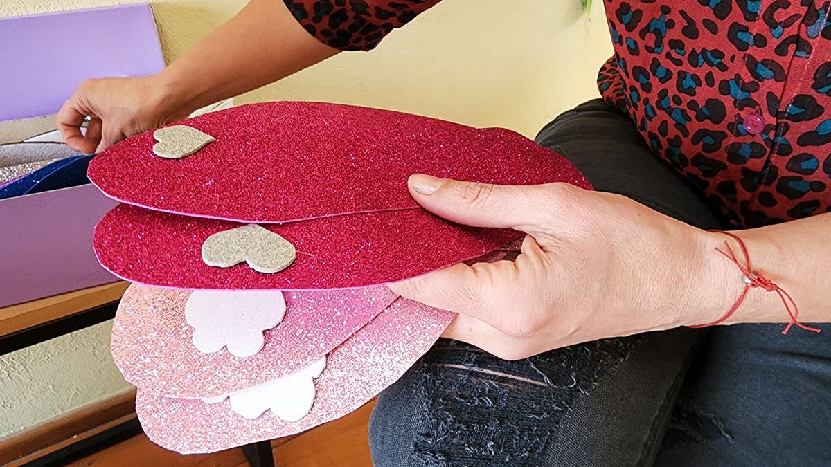 La herramienta de trabajo principal son plantillas representativas que se colocan en distintas partes de una habitación.