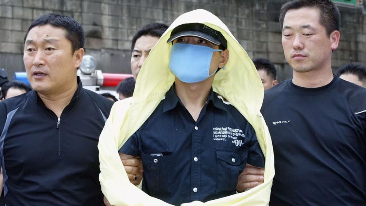 "El asesino del impermeable": mató al menos 20 personas, en Corea del Sur, y a varias las mutiló y se las comió