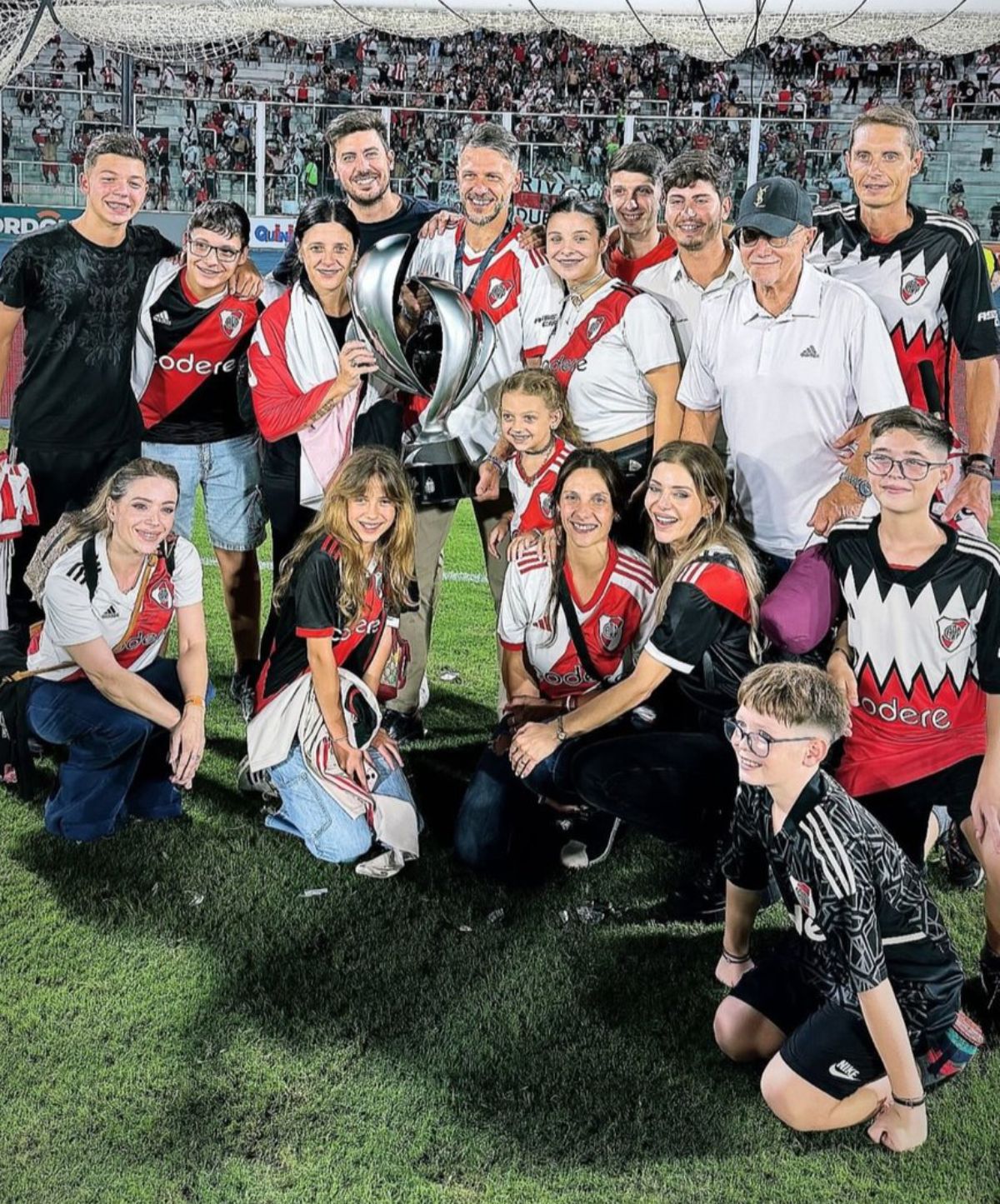 Demichelis y su familia celebraron en el Kempes Demichelis y su familia celebraron en el Kempes