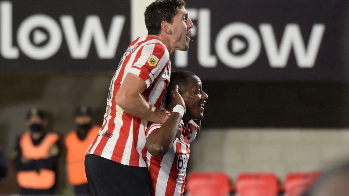 Jaime Ayoví le dio un empate agónico a Estudiantes