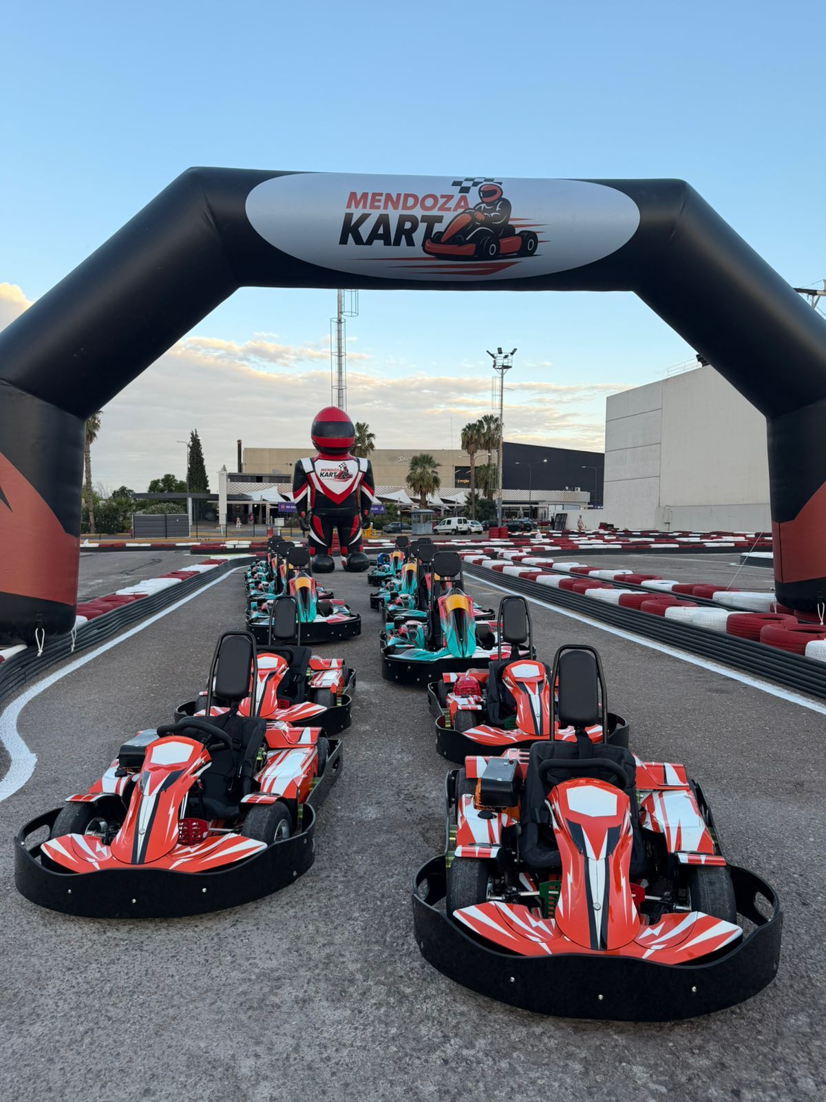 Mendoza KArte abre sus puertas durante la jornada de este viernes.