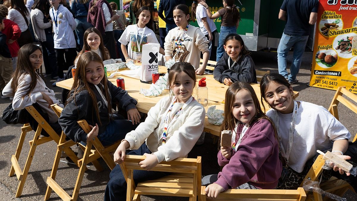 La amistad nació en el barrio para este grupo de amiguitas que compartieron una jornada de diversión en Dalvian. La amistad nació en el barrio para este grupo de amiguitas que compartieron una jornada de diversión en Dalvian.
