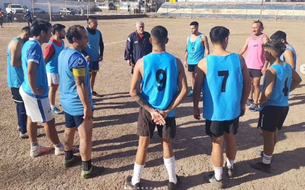 Carlos Ereros es el director técnico de Boca de Bermejo.