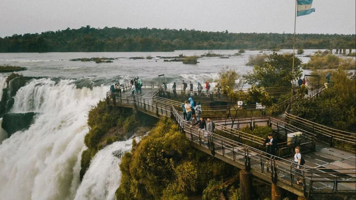 Nuevamente se puede acceder al mirador y la pasarella de la Garganta del Diablo luego de las reparaciones realizadas Nuevamente se puede acceder al mirador y la pasarella de la Garganta del Diablo luego de las reparaciones realizadas