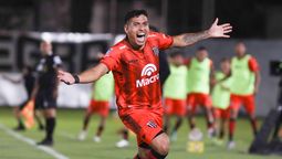 Santiago Rodríguez marcó su primer gol en Gimnasia y Esgrima ante Independiente de Avellaneda con una gran definición.