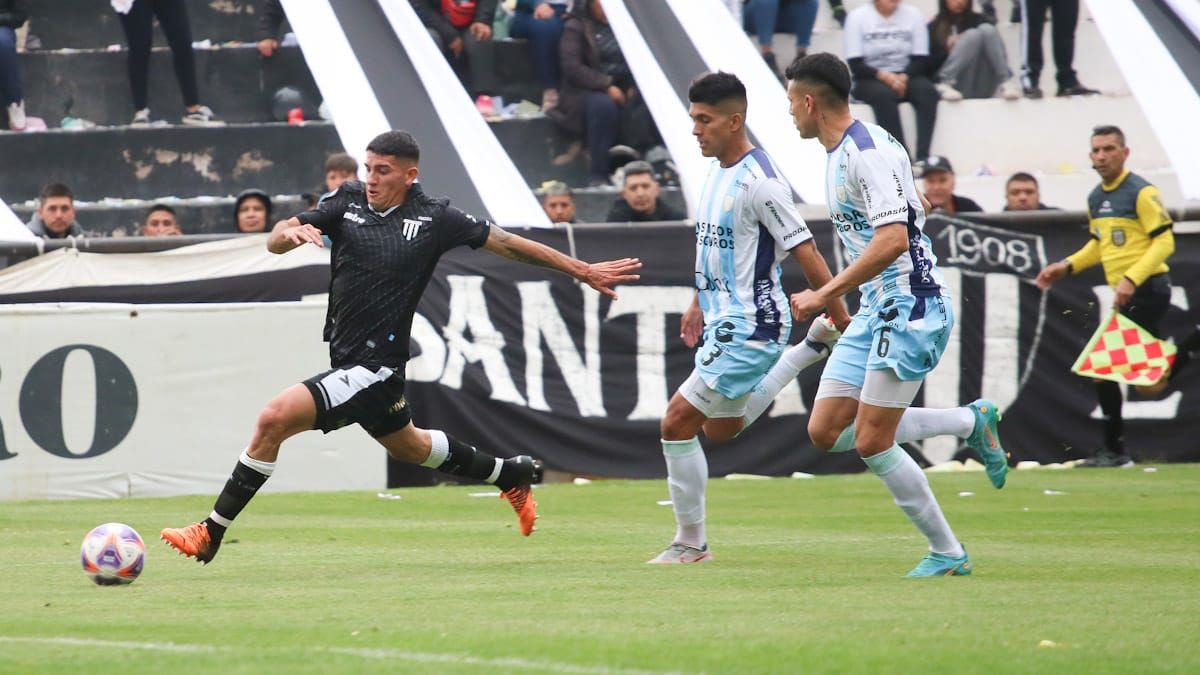 Gimnasia y Esgrima y Atlético de Rafaela no pudieron romper el cero en la primera parte