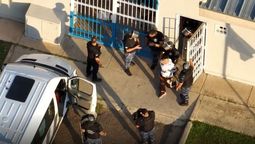 Presos en pleno traslado. Los apuntados son asesinos considerados de Muy Alto Perfil por el sistema. Presos en pleno traslado. Los apuntados son asesinos considerados de Muy Alto Perfil por el sistema.