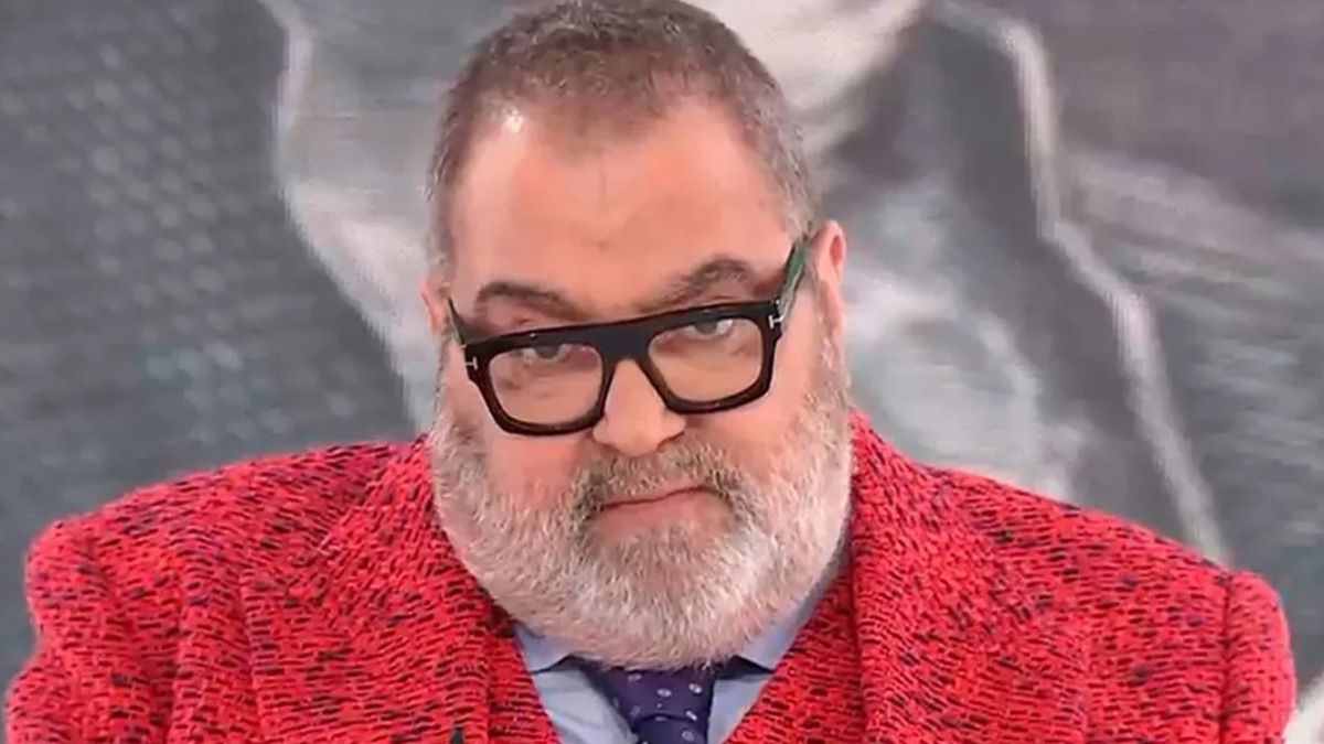 El periodista Jorge Lanata, que fue dado de alta este lunes por la tarde en la Fundación Favaloro, y en la noche volvió a terapia intensiva El periodista Jorge Lanata, que fue dado de alta este lunes por la tarde en la Fundación Favaloro, y en la noche volvió a terapia intensiva