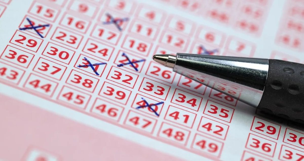 La mujer pudo ganar el premio mayor de la lotería 3 veces en 20 años. La mujer pudo ganar el premio mayor de la lotería 3 veces en 20 años.