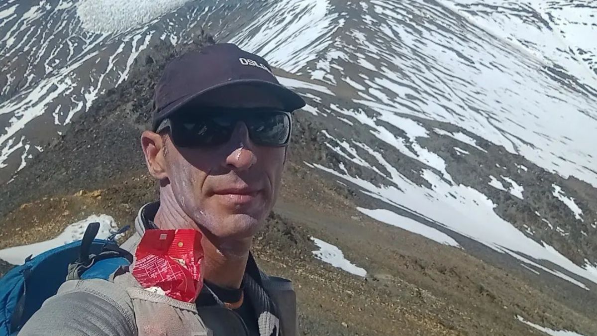 Antes de realizar su gran objetivo, Martín probó uno similar: pedalear desde Mendoza a Vallecitos, subir y descender el cerro El Plata y regresar. Esto le insumió 21 horas y media.