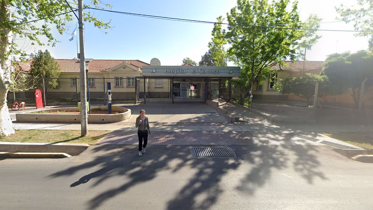 El hombre de 93 años murió en el Hospital El Carmen tras ser atropellado por una motocicleta, en la Sexta Sección, de Capital. El hombre de 93 años murió en el Hospital El Carmen tras ser atropellado por una motocicleta, en la Sexta Sección, de Capital.
