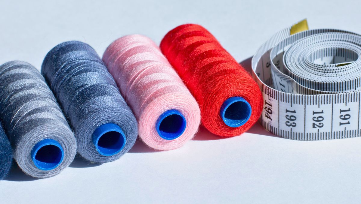 La tela determina la forma, ca&iacute;da y estructura general de la prenda.