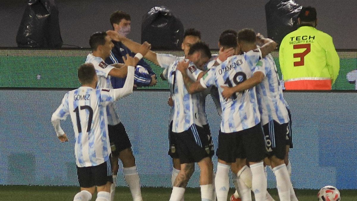 Argentina le ganó a Bolivia con tres genialidades de Messi