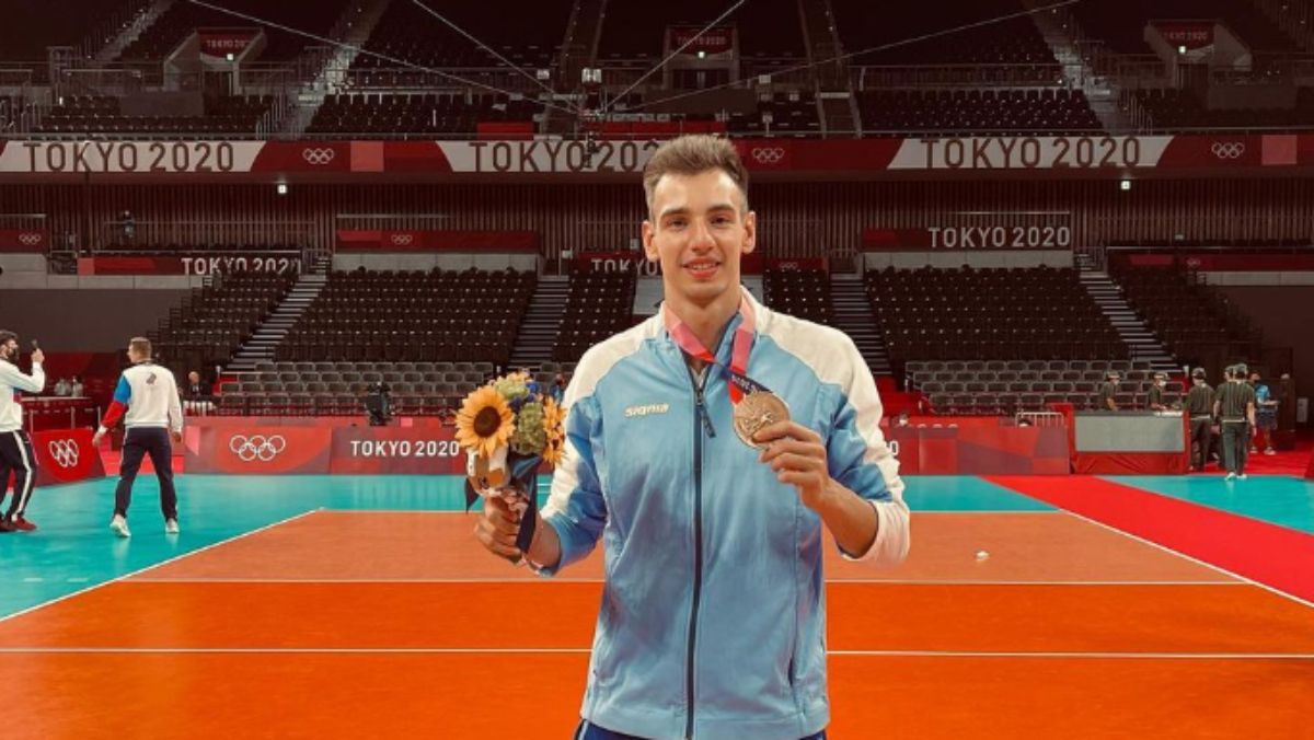 Agustín ha participado de dos hechos históricos del vóley argentino. la obtención de un campeonato Mundial (Sub 23) y la segunda medalla en un Juego Olímpico -Tokio 2020-.