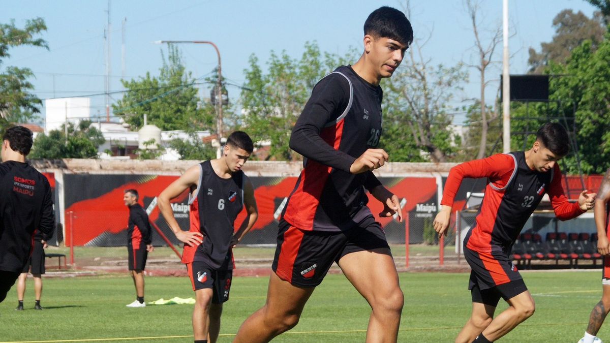 Deportivo Maipú se entrenó en su estadio de cara al choque ante Quilmes. Deportivo Maipú se entrenó en su estadio de cara al choque ante Quilmes.