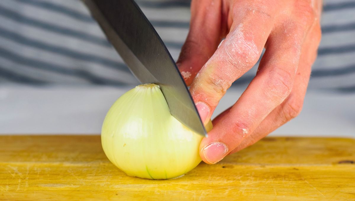 La cebolla está presente en casi todas las recetas del día a día, al igual que el ajo. La cebolla está presente en casi todas las recetas del día a día, al igual que el ajo.