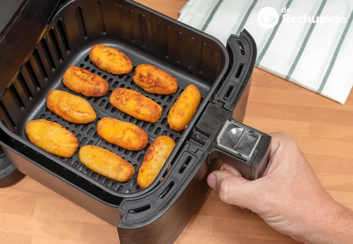 Las croquetas en freidora de aire salen casi mejor que fritas.