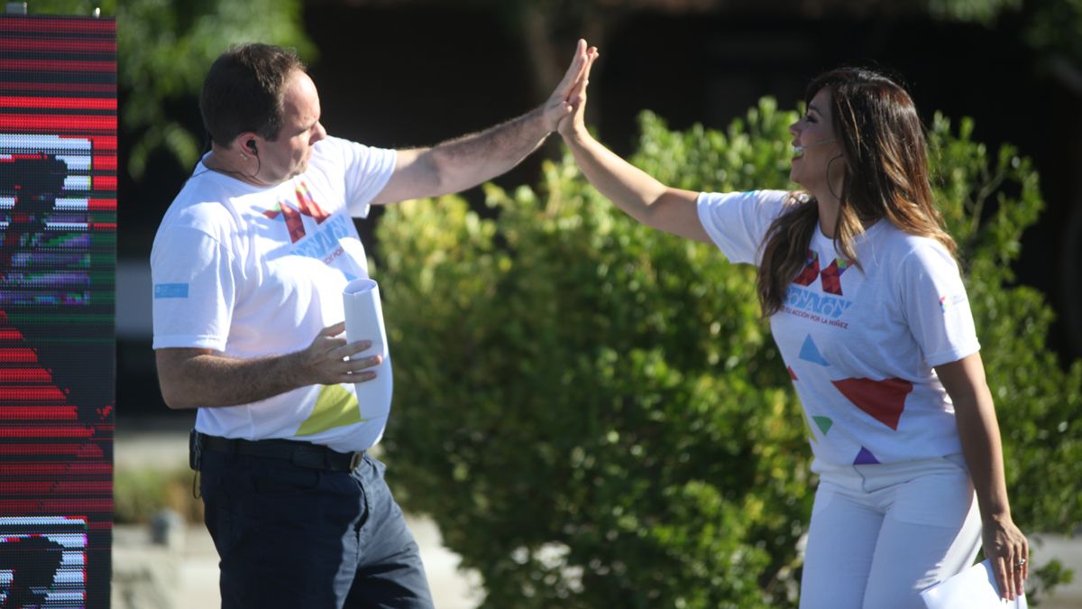 Julián Chabert y Gisela Campos, conductores del programa especial de la DONATÓN