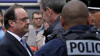 El Estado Islámico reivindicó el ataque a una iglesia y Hollande aseguró que hay una guerra declarada