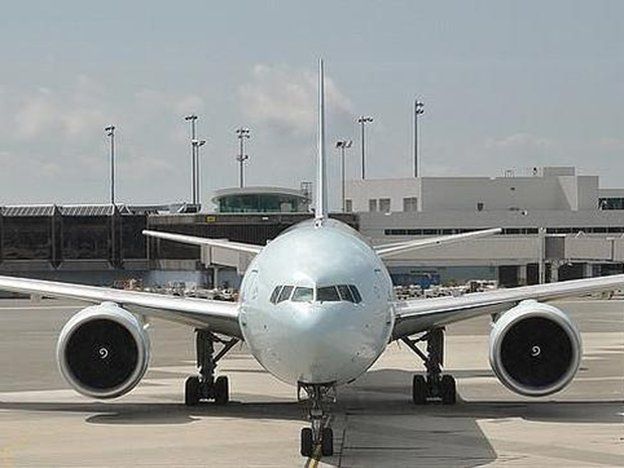 Piden a los pasajeros de un avión que tiraran sus drogas porque los revisarían