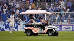 Rossi se fue muy dolorido del campo de juego.