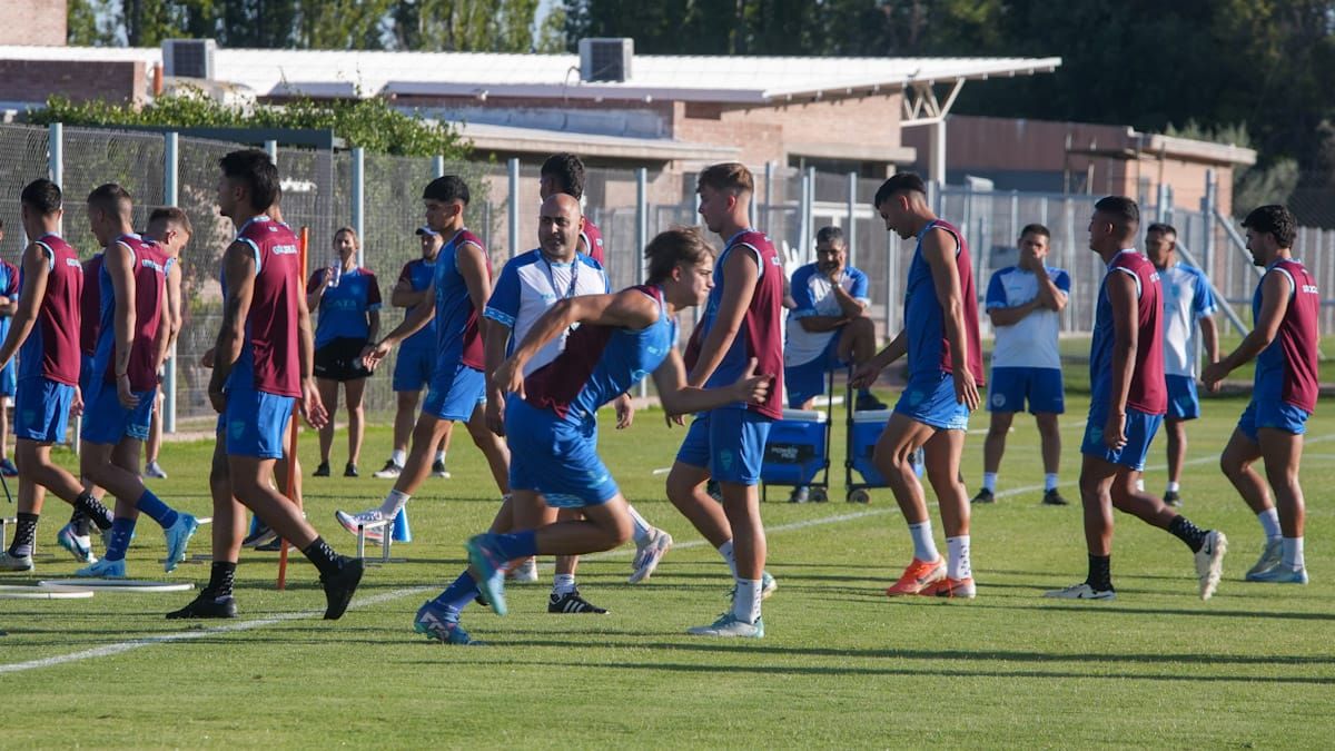 La primera práctica de Esteban Solari al frente de Godoy Cruz. Foto: Martín Pravata/UNO. La primera práctica de Esteban Solari al frente de Godoy Cruz. Foto: Martín Pravata/UNO.