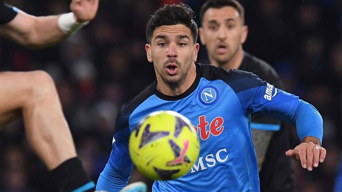 Giovanni Simeone ingresó en el nuevo triunfo del Napoli en la Serie A.
