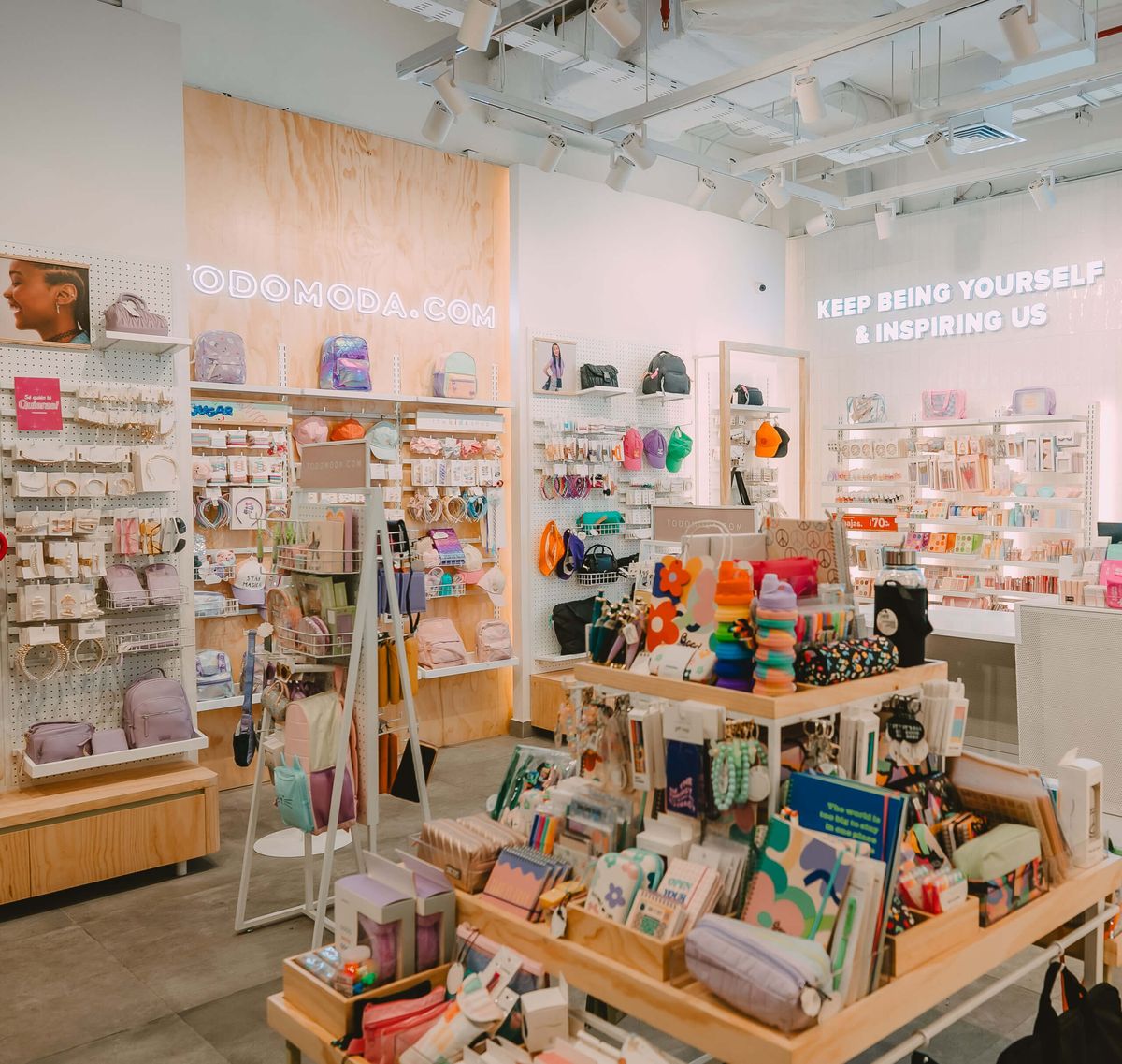 Reconocida cadena de accesorios ofrece trabajo en Mendoza: no requiere experiencia Reconocida cadena de accesorios ofrece trabajo en Mendoza: no requiere experiencia