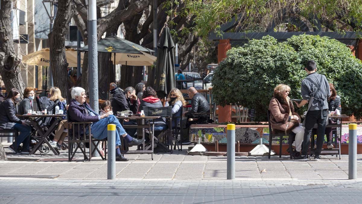 Cuarentena en Mendoza: cuál será el dato que mirará Suarez para saber si tiene que cerrar todo