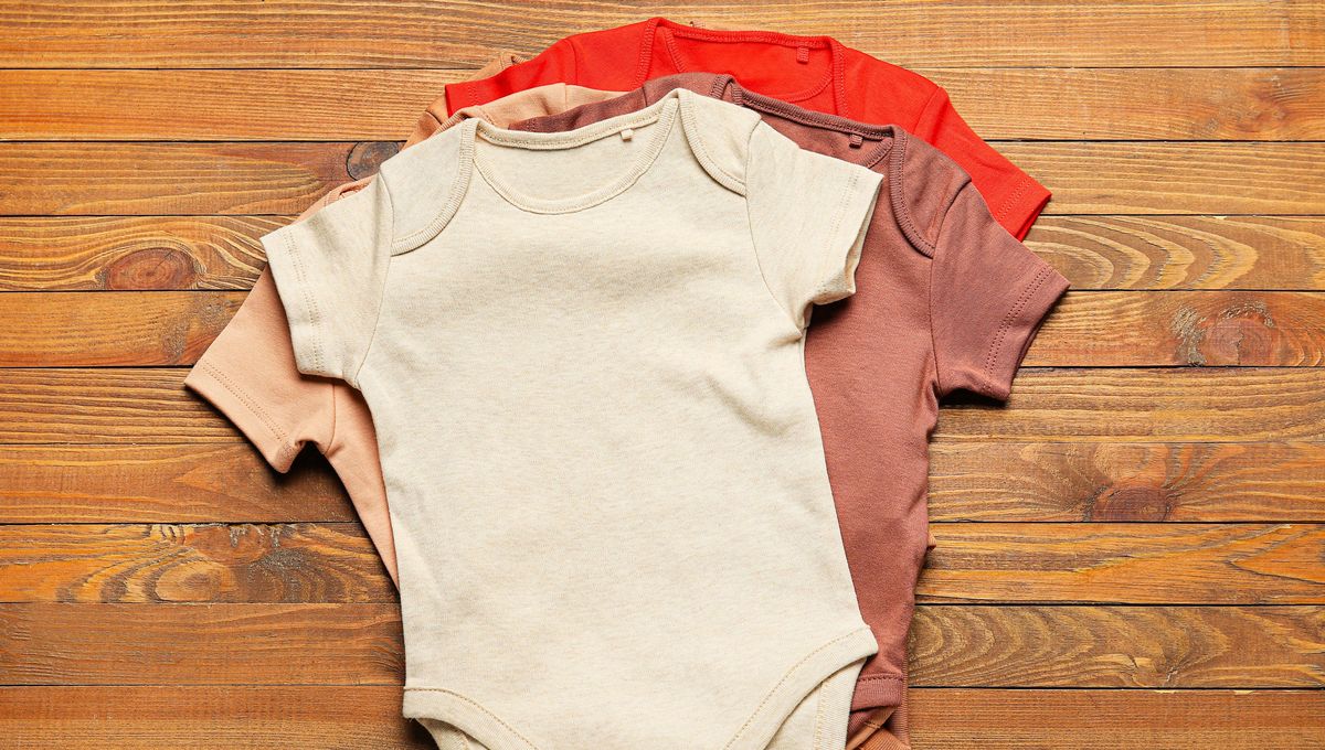 Cómo coser un enterito de tela para bebé: con un truco de hilos muy sencillo