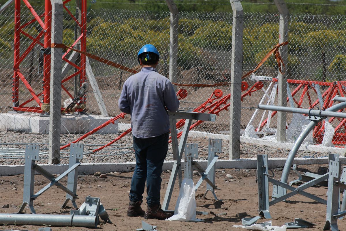 En octubre del 2018 en la página oficial de la comuna de General Alvear se aseguraba que comenzaría a montarse en La Mora la esperada antena que le brindara conectividad a esa zona, pero no funcionó.