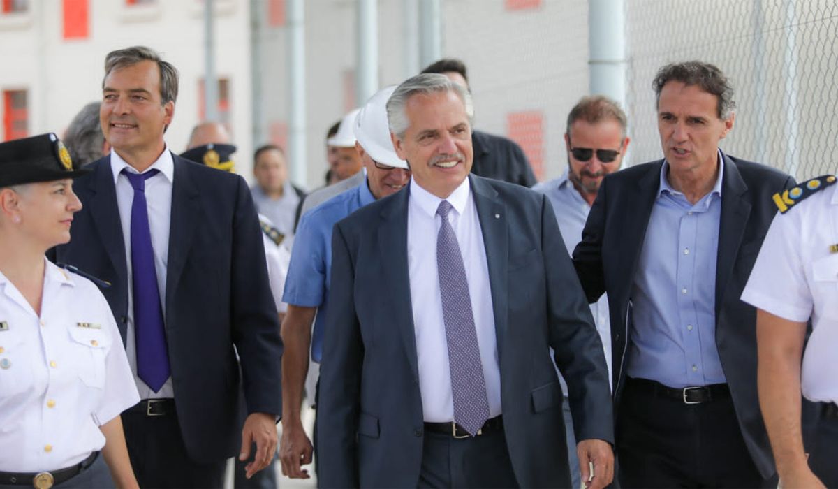 El ministro Martín Soria junto al presidente Alberto Fernández y su par de Obras Públicas