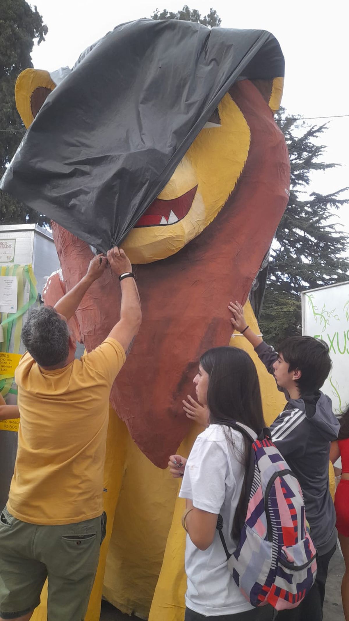 Los kioscos de la plaza de Maipú debieron suspender sus actividades este viernes. Los kioscos de la plaza de Maipú debieron suspender sus actividades este viernes. 