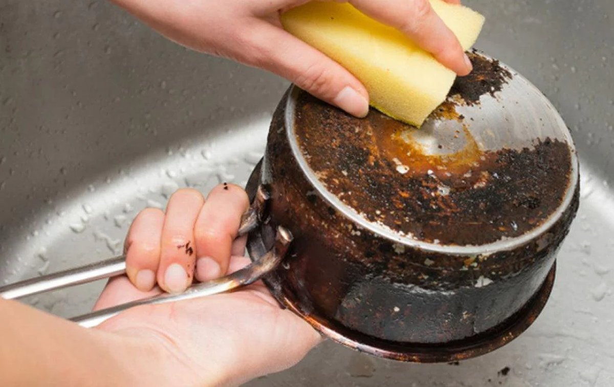 Tus ollas y sartenes pueden quedar relucientes gracias al uso de una cáscara Tus ollas y sartenes pueden quedar relucientes gracias al uso de una cáscara