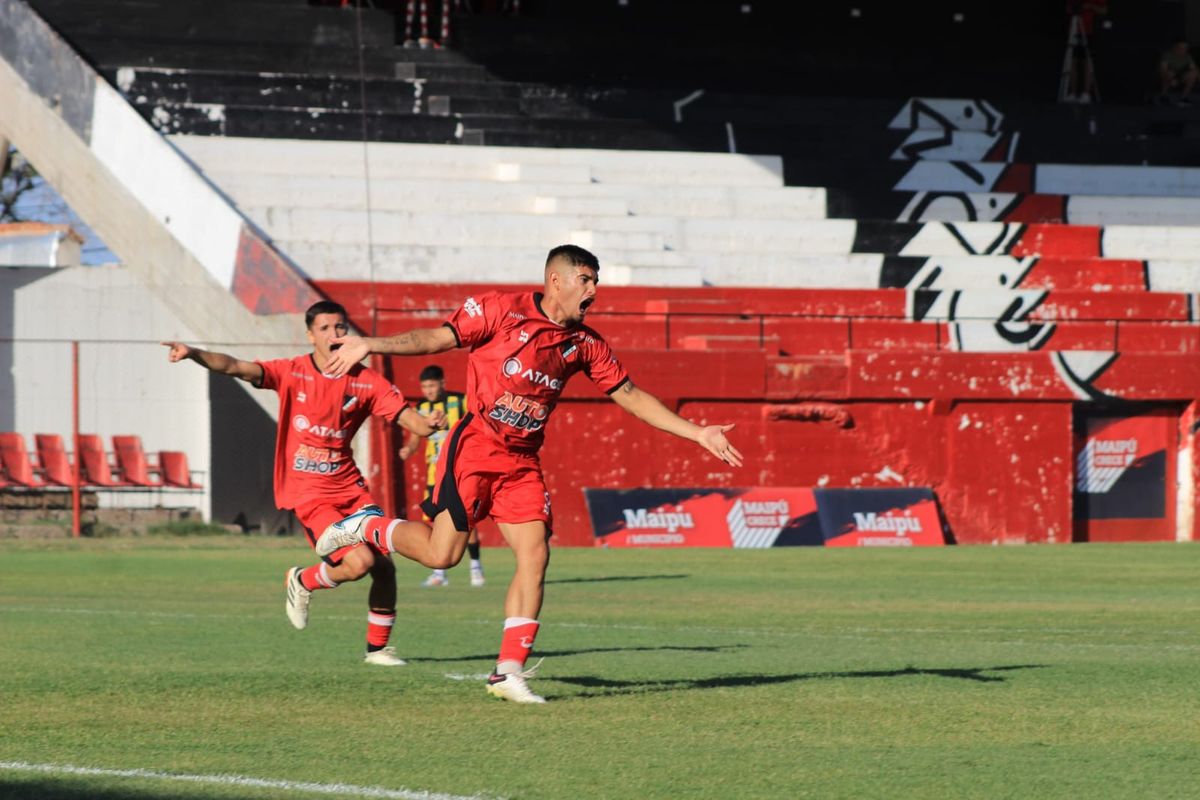 Deportivo Maipú empató 2 a 2 frente al Atlético Palmira en un encuentro parejo jugado en calle Vergara.