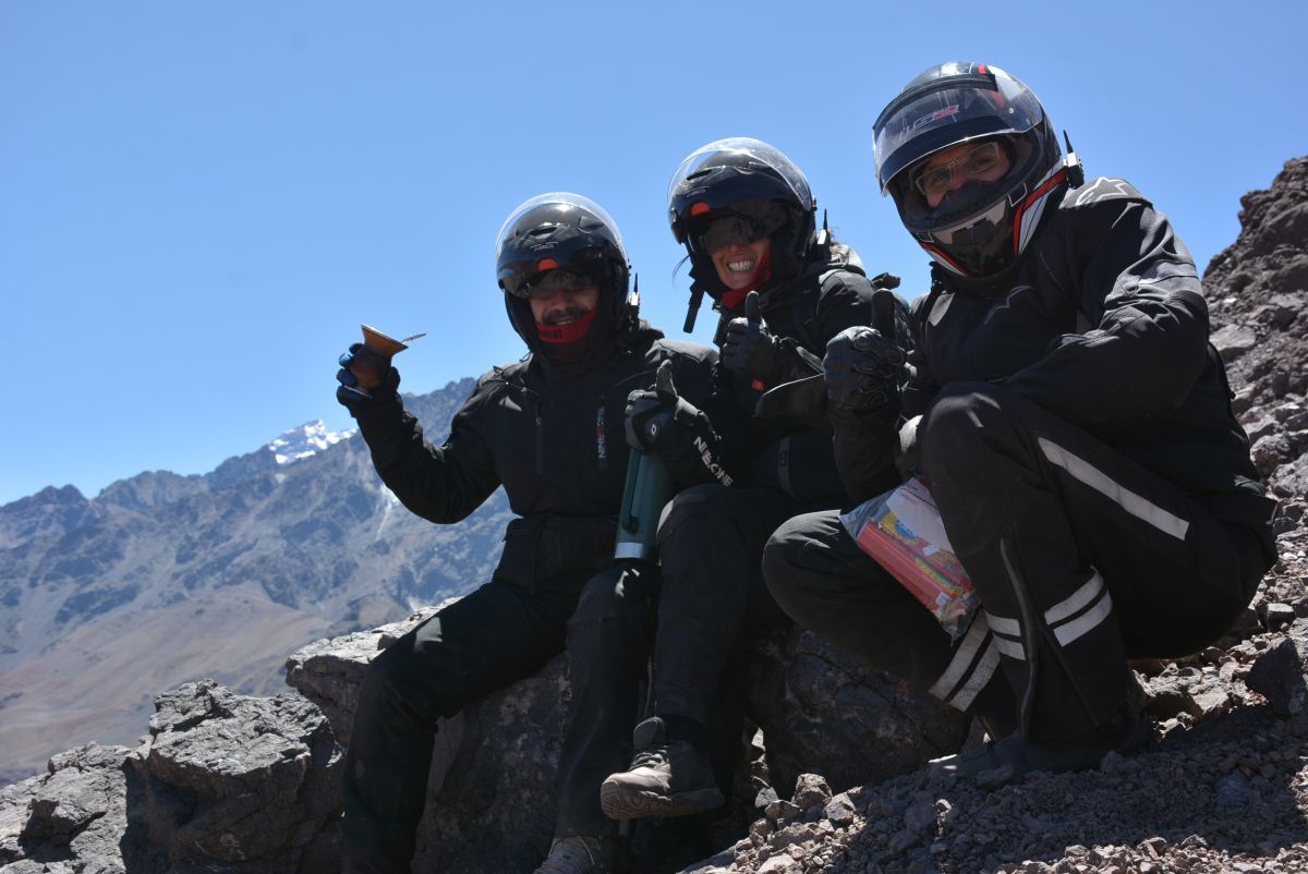 Unos matecitos en la cumbre del antiguo paso internacional. Unos matecitos en la cumbre del antiguo paso internacional.
