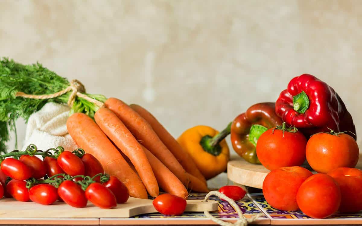 Las frutas y verduras de color rojo aportan múltiples beneficios para la salud. Las frutas y verduras de color rojo aportan múltiples beneficios para la salud. 