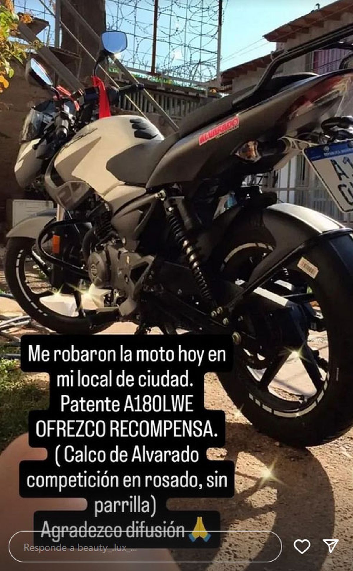 La dueña de la estética publicó en sus redes sociales la moto que le robaron. La dueña de la estética publicó en sus redes sociales la moto que le robaron.