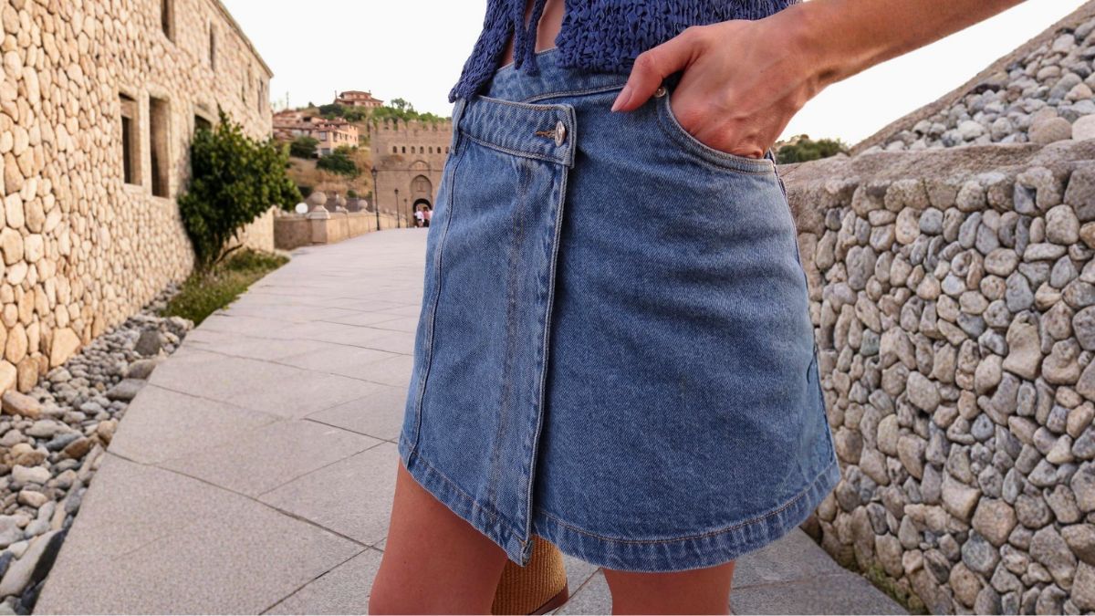Decile adiós a la falda de jean: la nueva tendencia fresca y estética que arrasa en 2026