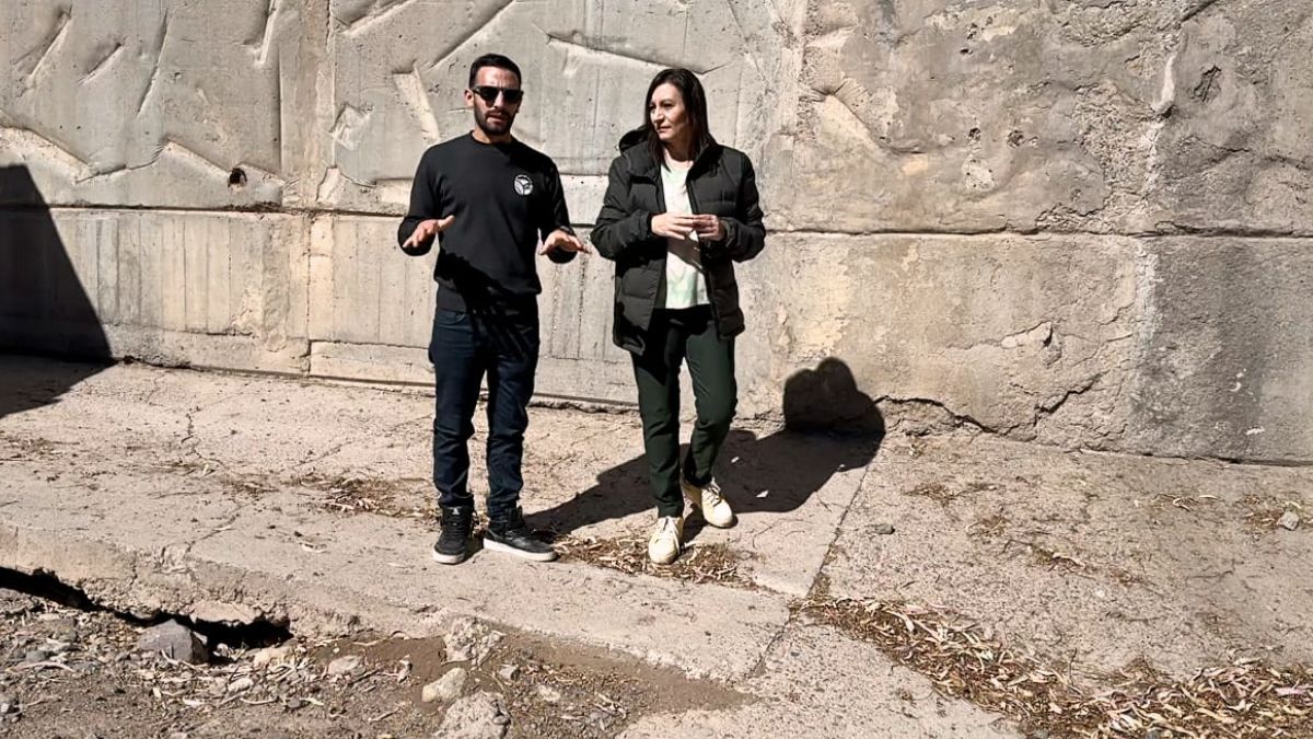 Leandro Fruitos y Carina Scandura recorriendo el viejo zoológico. Foto: Mauricio Arias. Leandro Fruitos y Carina Scandura recorriendo el viejo zoológico. Foto: Mauricio Arias.