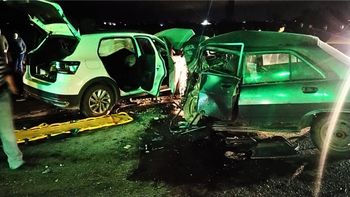  Un choque frontal en Maipú dejó a una mujer gravemente herida