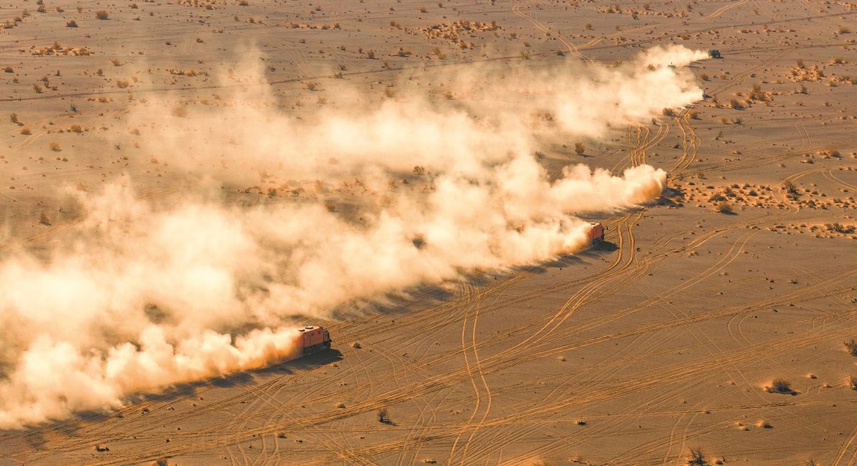 Los vehículos del equipo de búsqueda de la misión Shenzhou-16 atraviesan el desierto de Gobi el 31 de octubre. WANG HENG / PARA CHINA DAILY Los vehículos del equipo de búsqueda de la misión Shenzhou-16 atraviesan el desierto de Gobi el 31 de octubre. WANG HENG / PARA CHINA DAILY