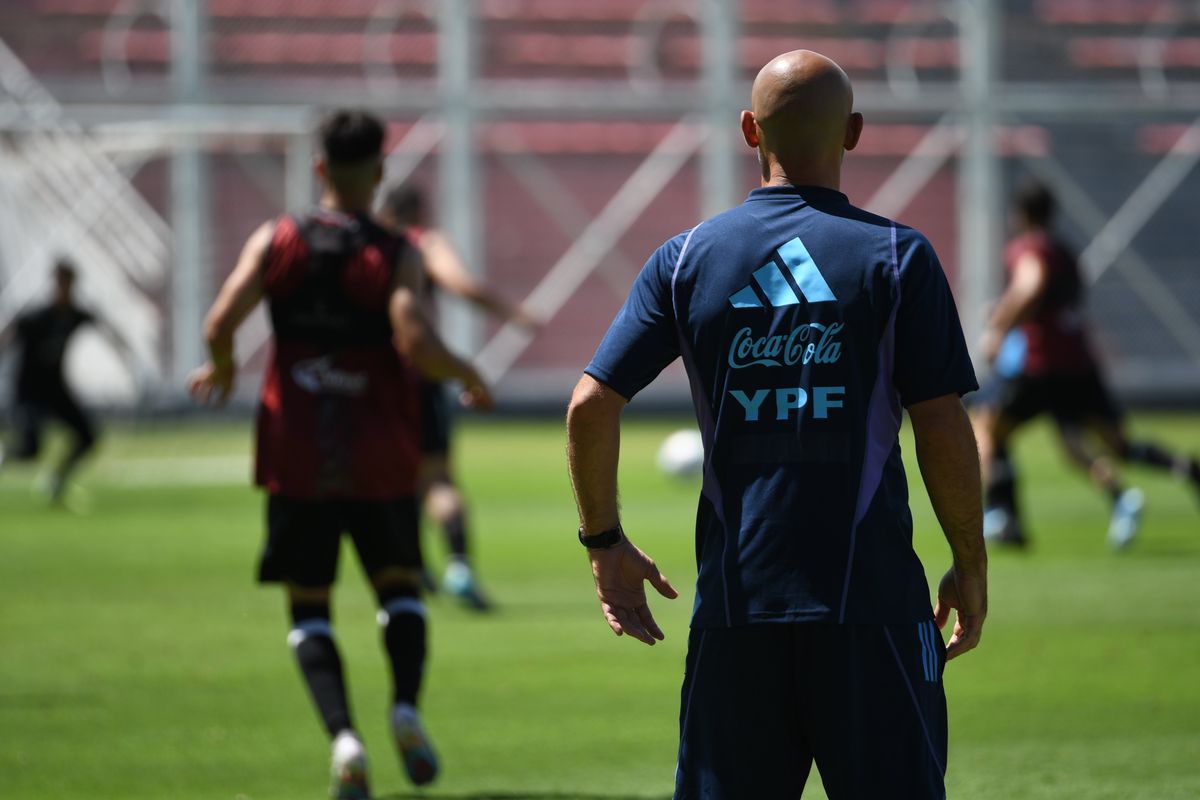 Mascherano siguió atentamente el amistoso ante Central Córdoba Mascherano siguió atentamente el amistoso ante Central Córdoba