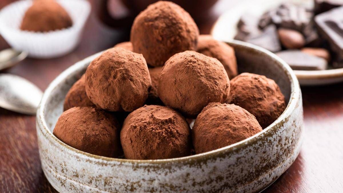 Recetas de Pascuas: trufas de chocolate con 4 ingredientes y en 5 minutos. Recetas de Pascuas: trufas de chocolate con 4 ingredientes y en 5 minutos.