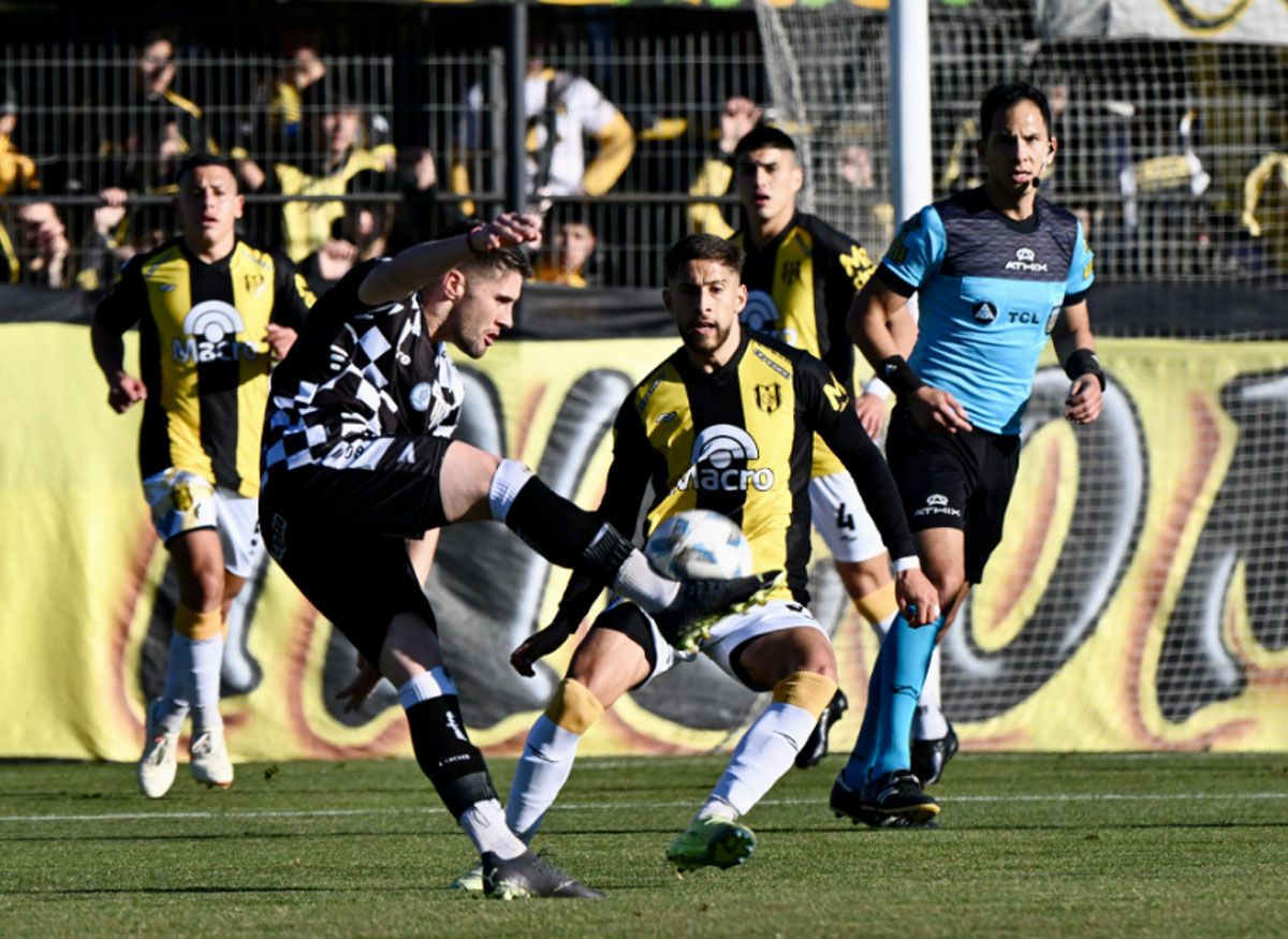 Gimnasia y Esgrima sumó tres puntos ante Deportivo Madryn y sube en la Primera Nacional.