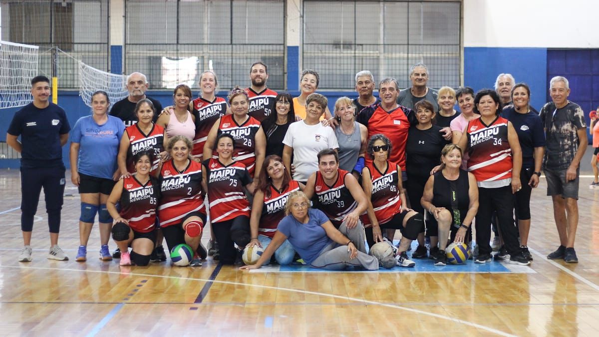 Unas 50 personas mayores entrenan al menos tres veces por semana en el Ribosqui y otros polideportivos de Maipú. Unas 50 personas mayores entrenan al menos tres veces por semana en el Ribosqui y otros polideportivos de Maipú.