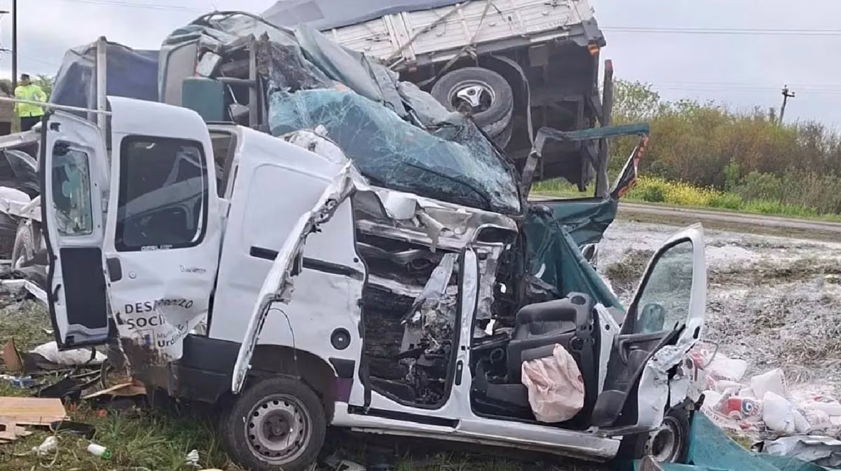 Trágico accidente: tres personas murieron tras un choque frontal de una camioneta contra un camión en Entre Ríos.
