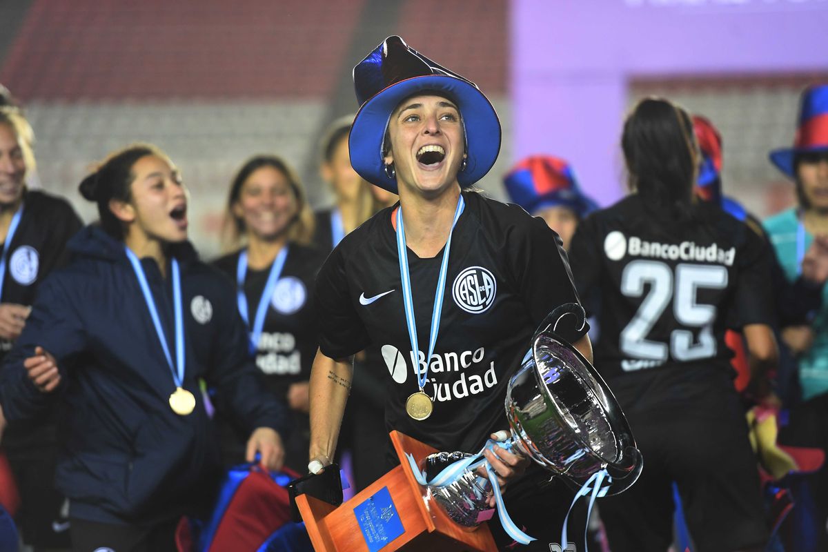 San Lorenzo hizo historia en el f&uacute;tbol femenino al vencer a Boca en la final del Apertura.