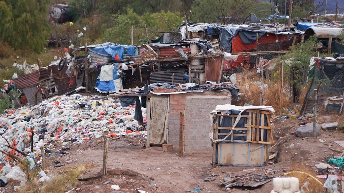 La pobreza alcanzó 48,3 por ciento de la población urbana según los cálculos de la Universidad Di Tella.