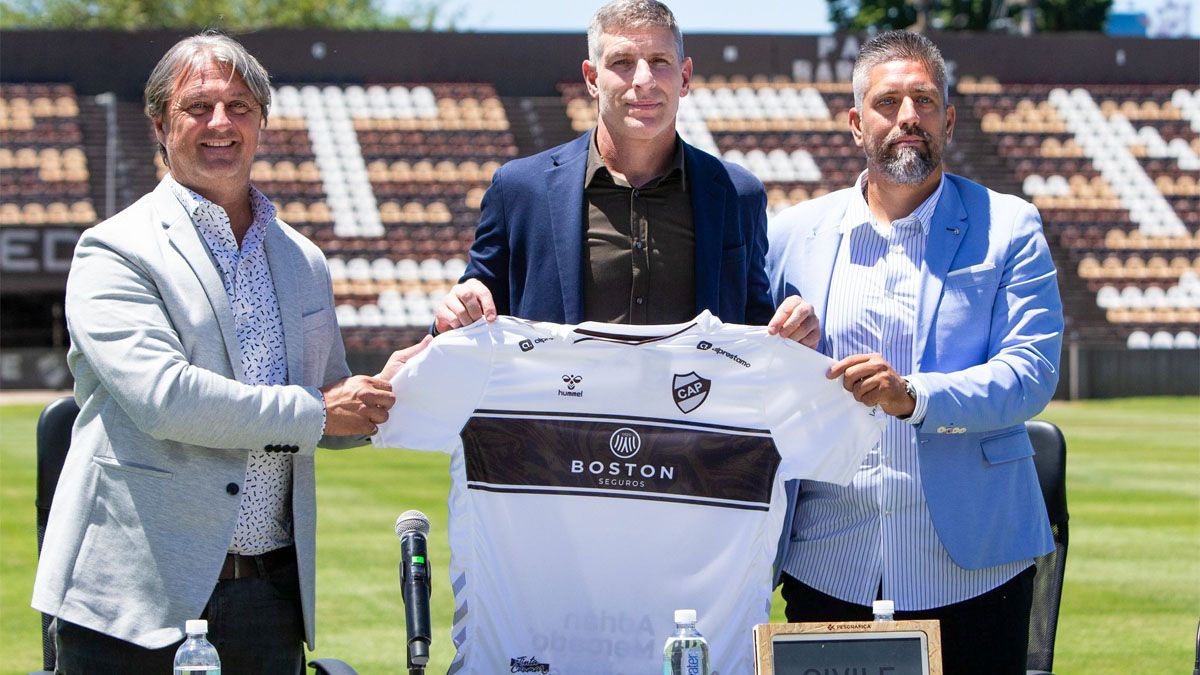 Martín Palermo es el nuevo entrenador de Platense.